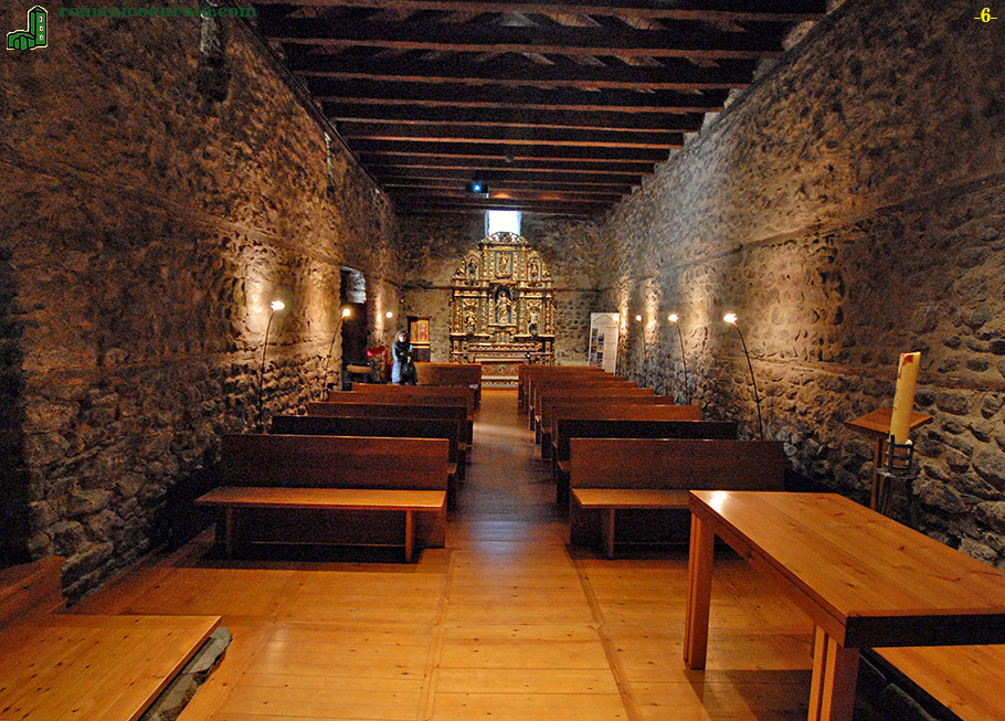 NAVE DESDE EL PRESBITERIO.
