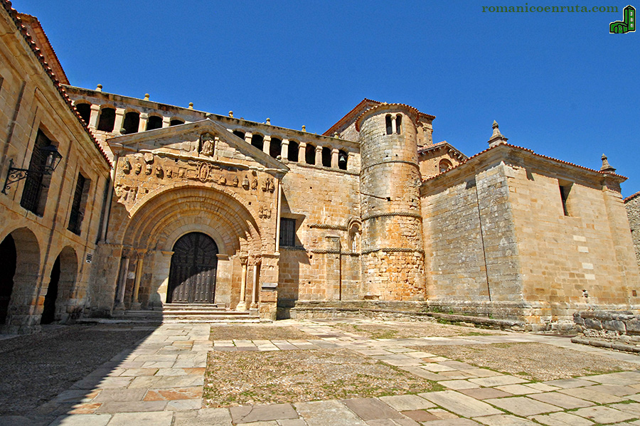 COLEGIATA DE SANTILLANA. FACHADA SUR.