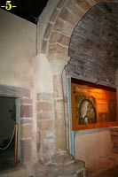 NAVE DEL EVANGELIO: COLUMNA IZQ. DEL PRIMER TRAMO.