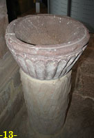 PILA DE AGUA BENDITA.