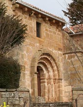 PORTADA DESDE ESCALERA DE ACCESO AL TEMPLO.