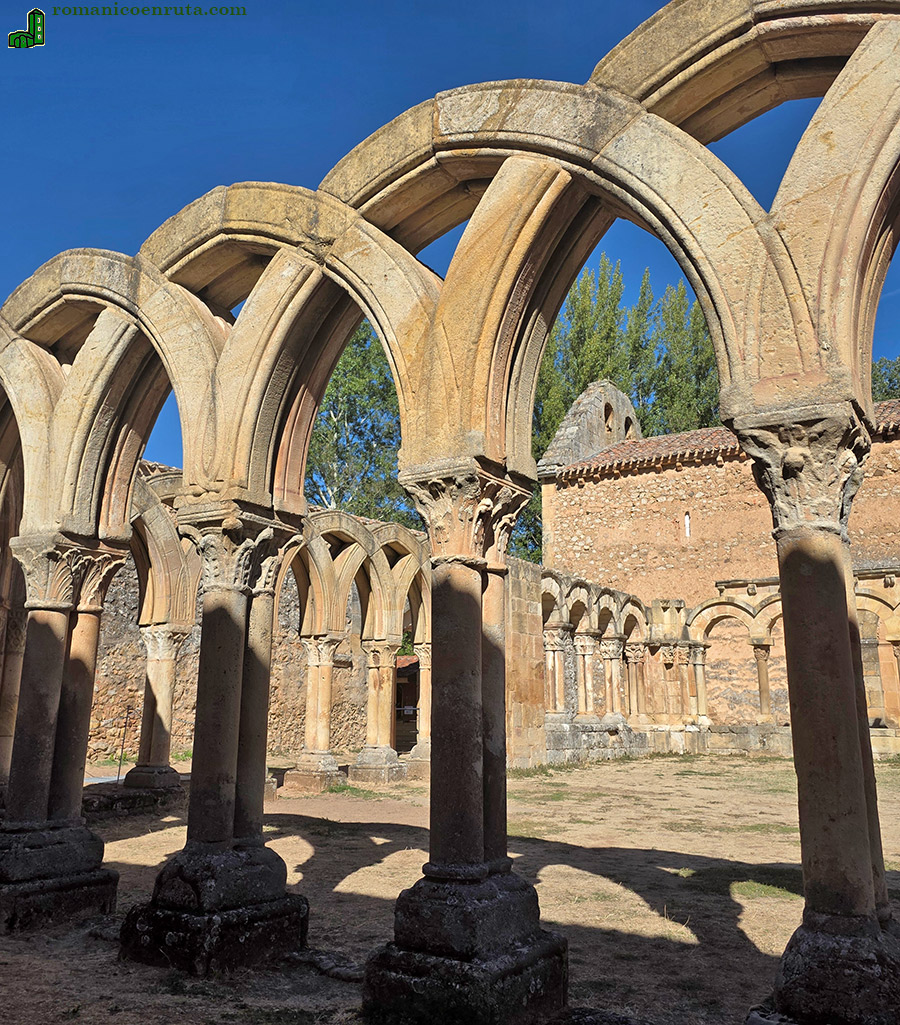 ARCOS ENTRECRUZADOS.