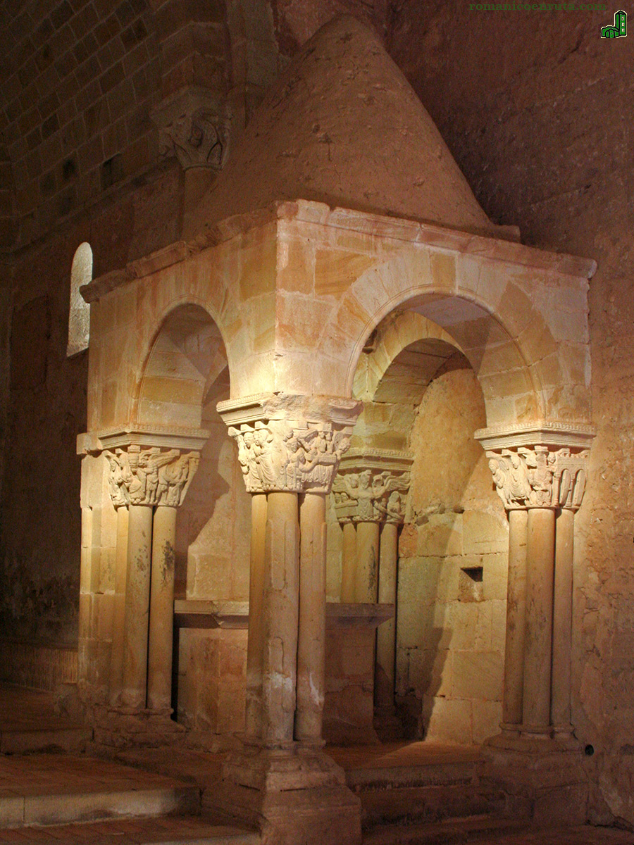BALDAQUINO DE LA EPÍSTOLA.