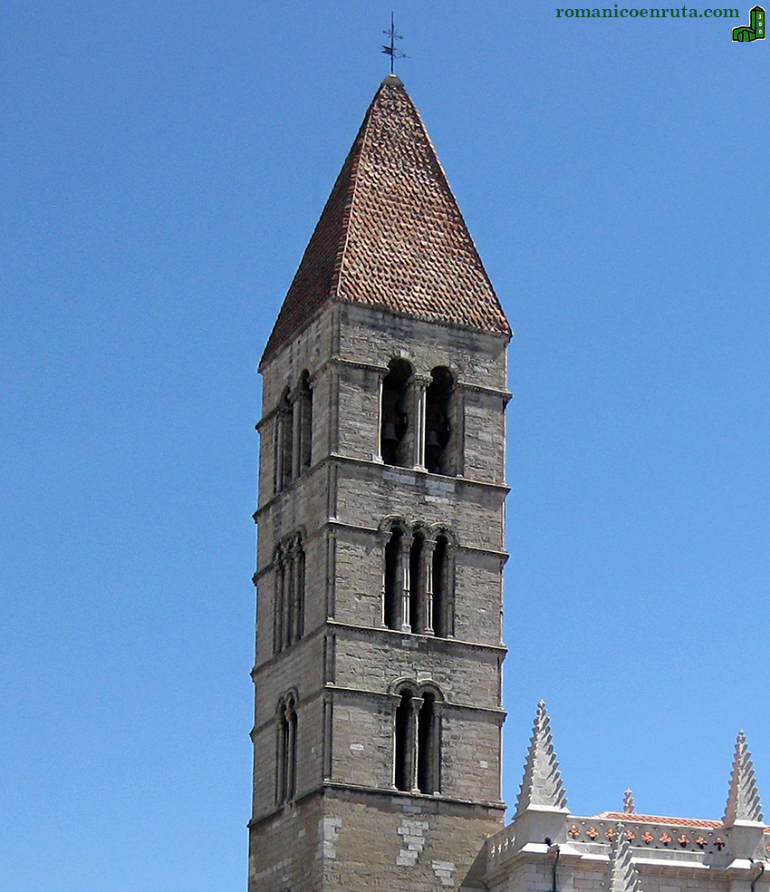 IGLESIA DE SANTA MAR&Iacute;A DE LA ANTIGUA. CAMPANARIO.