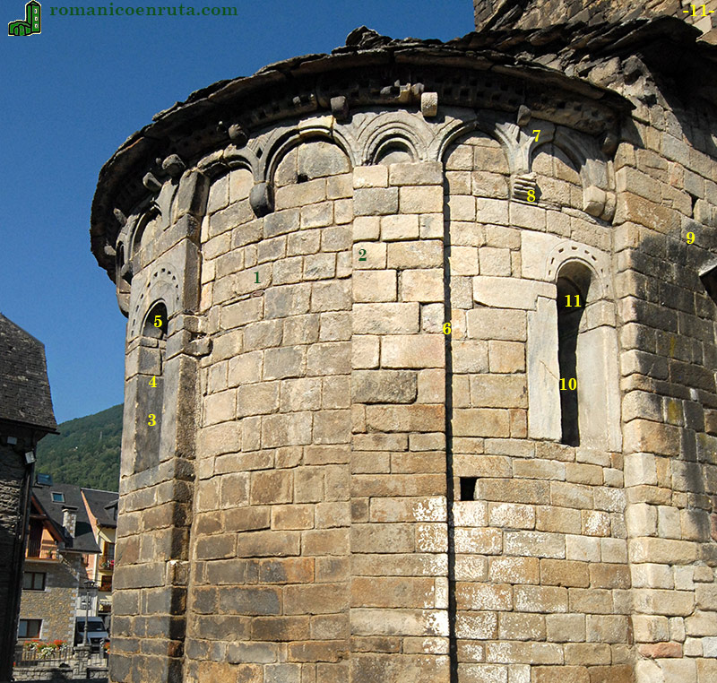 ÁBSIDE CENTRAL. LADO NORTE.