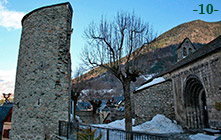 TORRE DE DEFENSA y MURO NORTE DE LA IGLESIA.