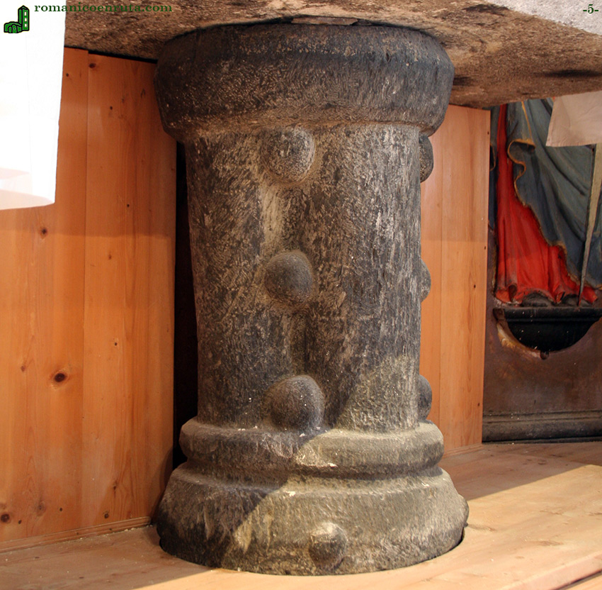 ARA DE ALTAR.PEDESTAL.