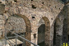 ARCOS DESDE EL PISO SUPERIOR DEL &Aacute;BSIDE OESTE.
