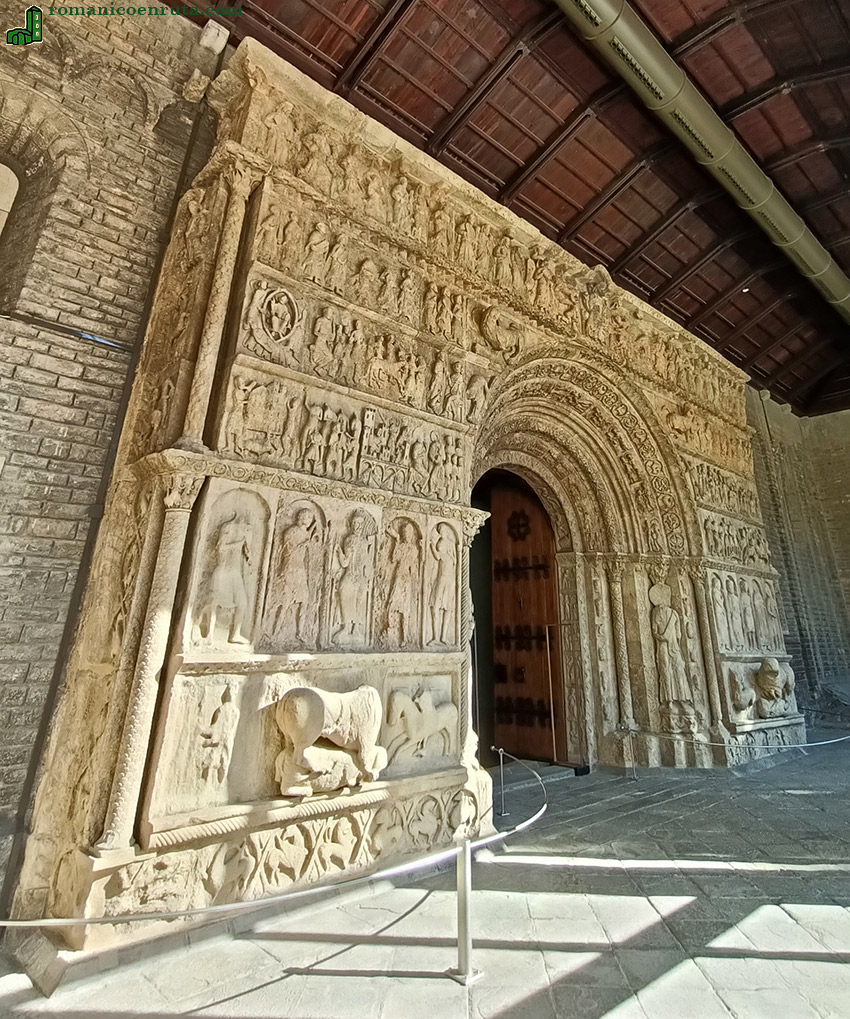 PORTADA SANTA MARIA DE RIPOLL.
