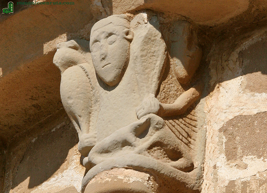 CAPITEL PRIMERA COLUMNA.