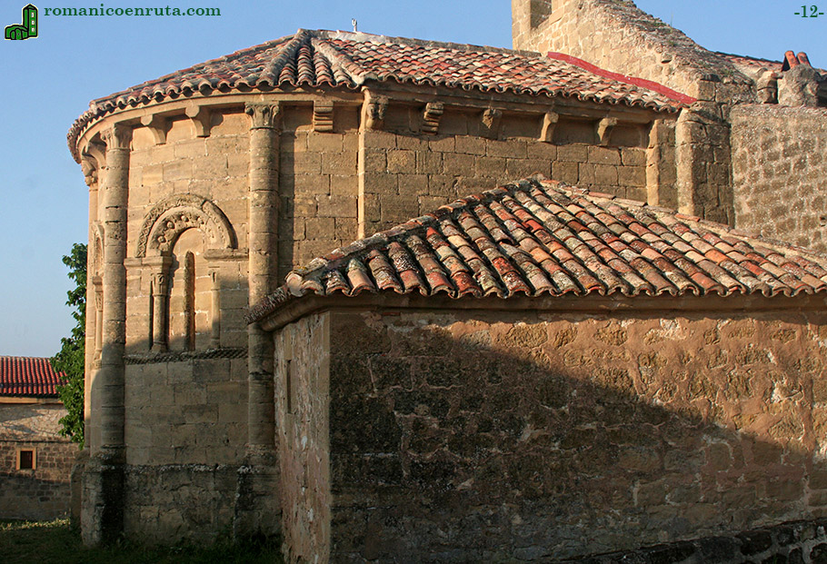 &Aacute;BSIDE y PRESBITERIO VISTOS DESDE EL NORTE.